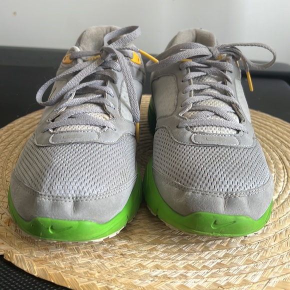 Nike Livestrong Sneakers Size 9.5 - Picture 3 of 9